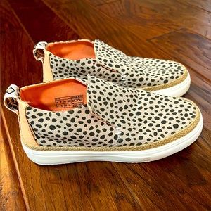 Hey Dude Peyton slip on sneaker cheetah beige pink leopard tan animal print